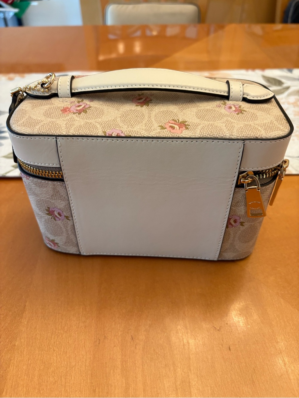 Coach Outlet Cosmetic Case In Floral Signature Canvas - Picture 4 of 8